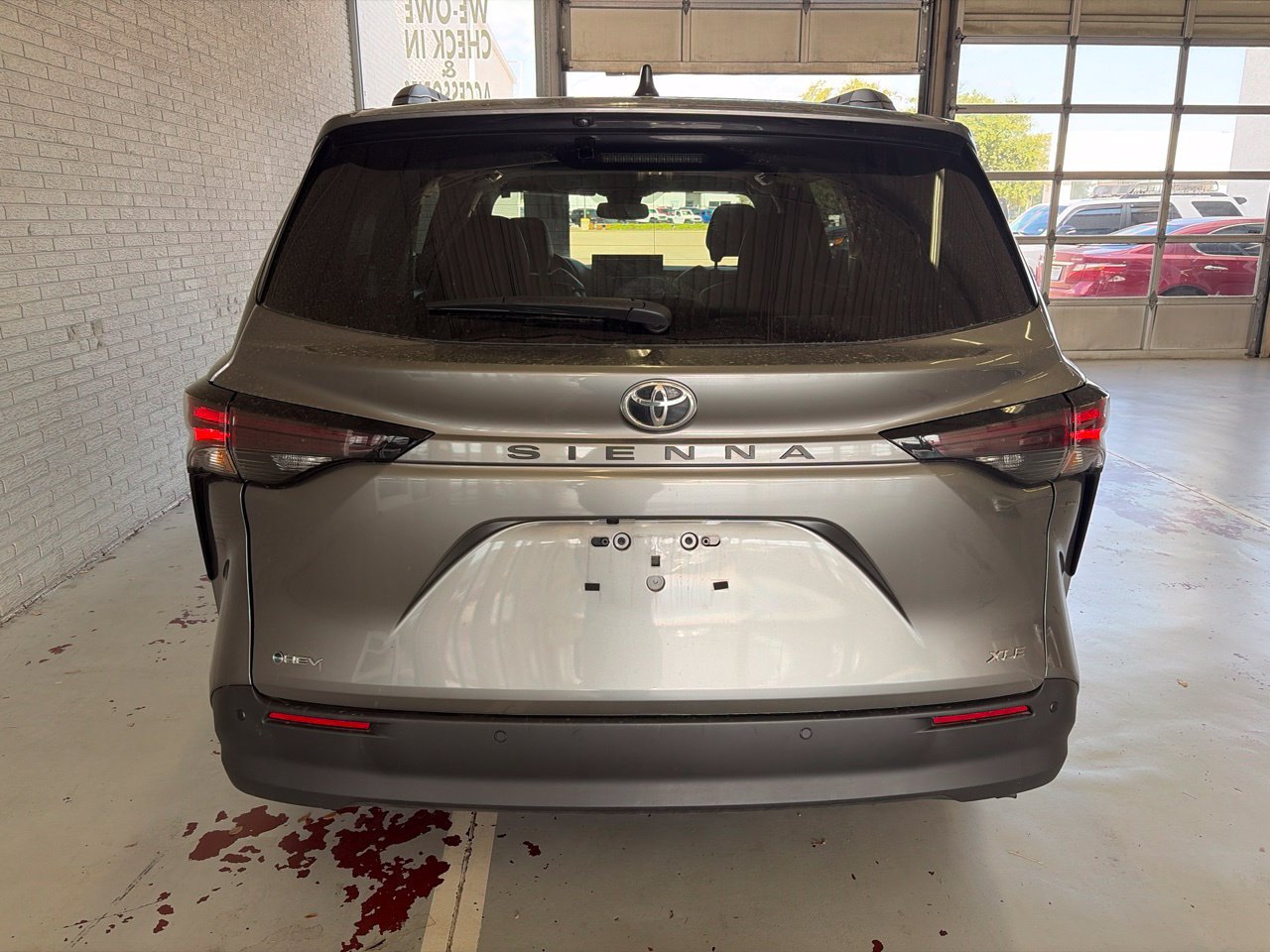 Used 2026 Toyota Sienna XLE FWD image 4