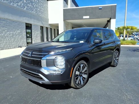 New 2025 Mitsubishi Outlander SE image 1