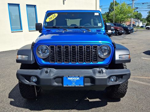 Used 2024 Jeep Wrangler Unlimited Sport AWD/4WD image 2