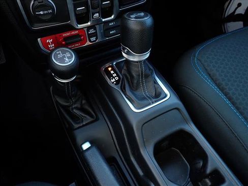 Used 2024 Jeep Wrangler Unlimited Rubicon 4xe AWD/4WD image 15