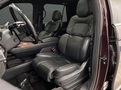 Used 2024 Lincoln Navigator L Reserve image 4