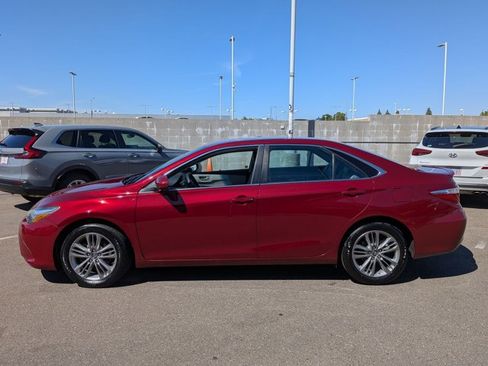 Used 2016 Toyota Camry SE FWD image 9