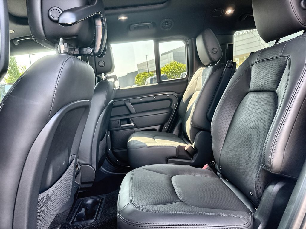 Certified 2025 Land Rover Defender 130 X-Dynamic SE AWD/4WD image 15