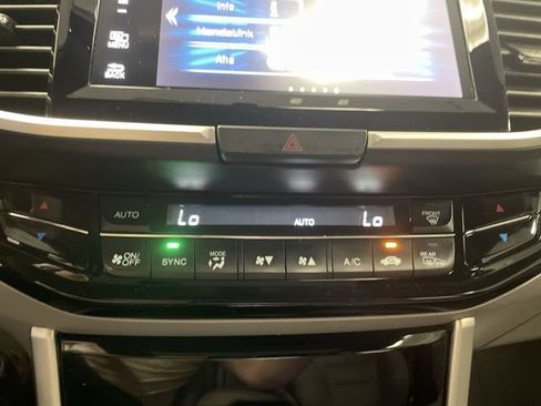Used 2017 Honda Accord EX-L image 18