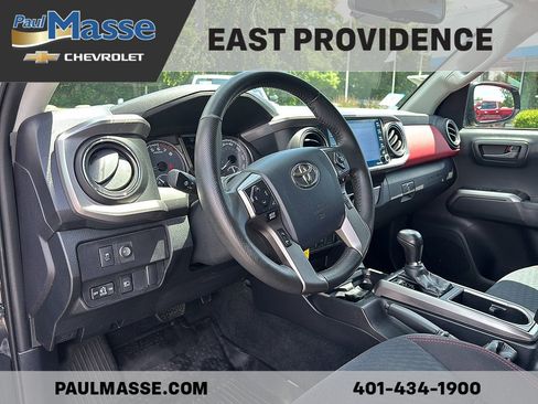 Used 2020 Toyota Tacoma SR5 AWD/4WD image 15