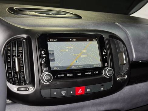 Used 2017 FIAT 500L Trekking w/ Dual-Pane Sunroof Package FWD image 50