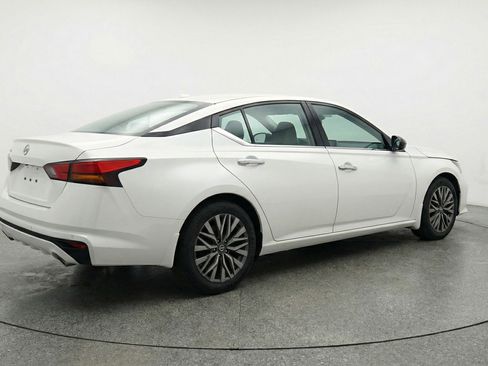 Used 2025 Nissan Altima 2.5 SV image 9