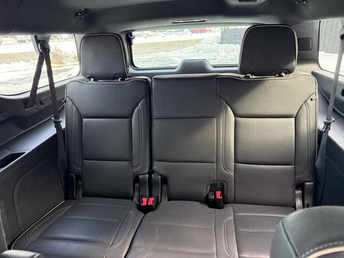 Used 2023 Chevrolet Suburban Premier image 11
