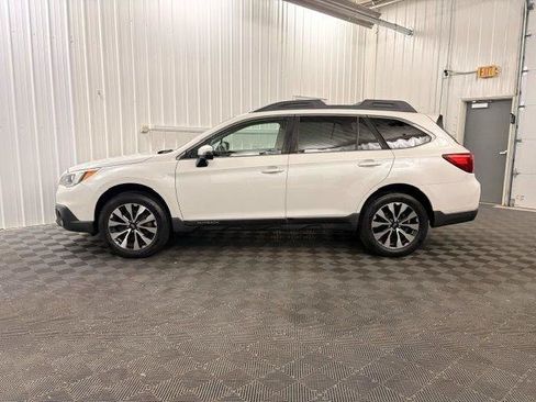 Used 2017 Subaru Outback 3.6R Limited AWD/4WD image 2