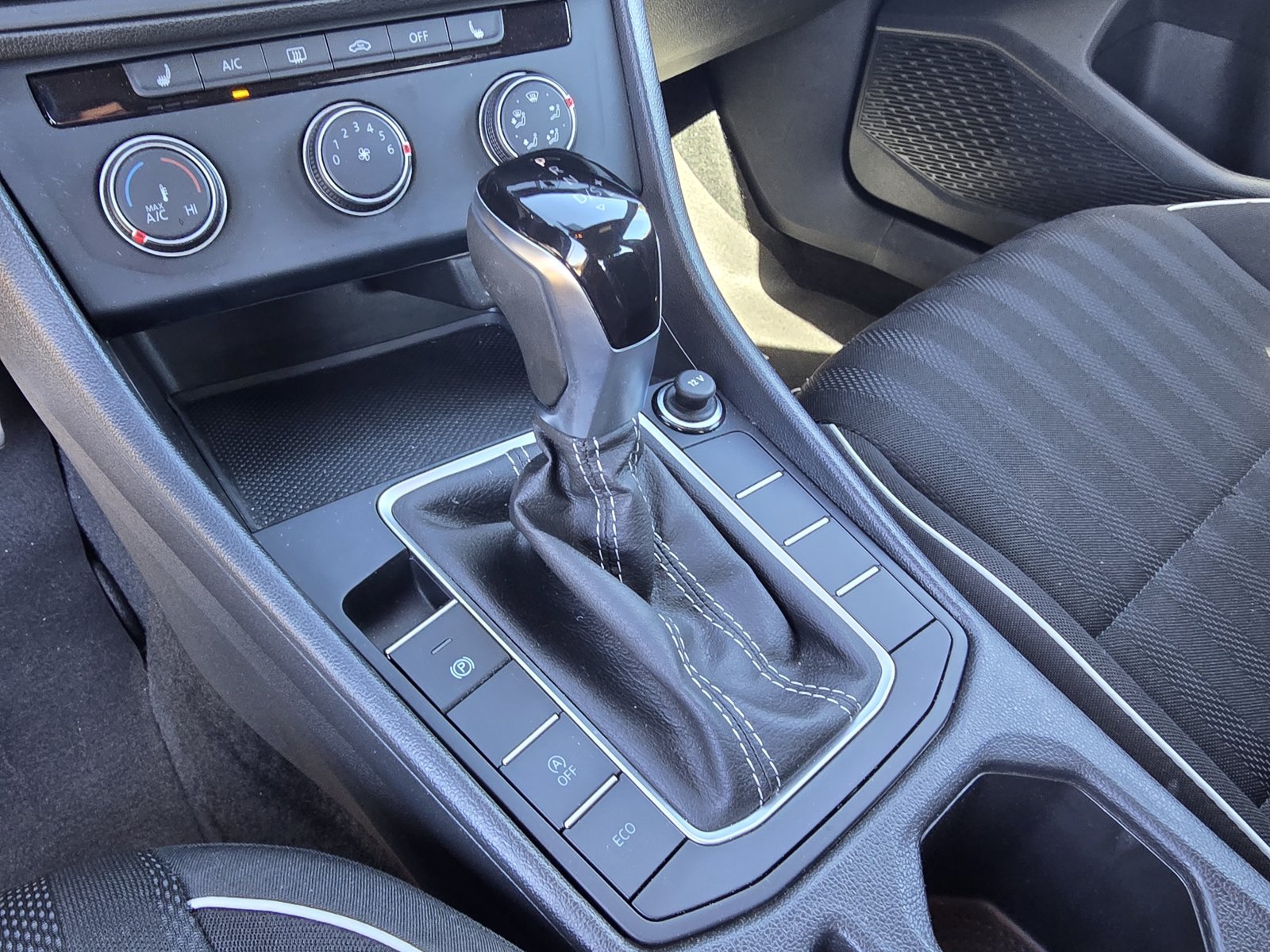Used 2024 Volkswagen Jetta Sport FWD image 19
