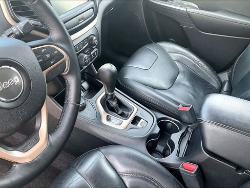 Used 2017 Jeep Cherokee Limited AWD/4WD image 16