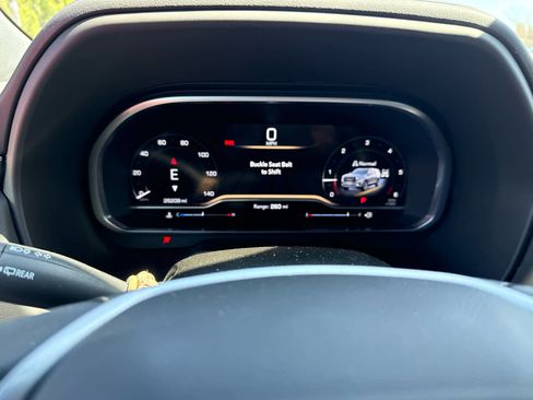 Used 2023 GMC Yukon SLT w/ SLT Premium Package image 6