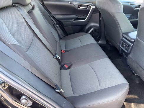 Used 2025 Toyota RAV4 XLE AWD/4WD image 39