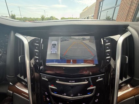 Used 2020 Cadillac Escalade Premium Luxury RWD image 31
