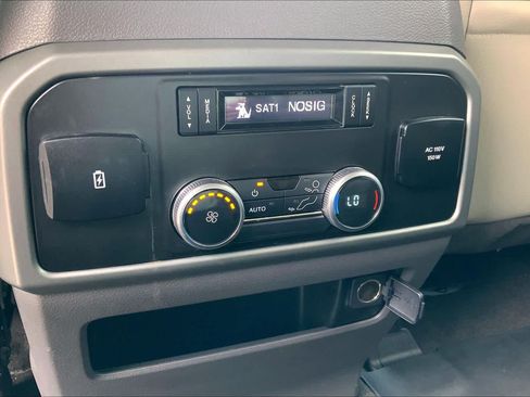 Used 2020 Ford Expedition XLT w/ Equipment Group 202A RWD image 29
