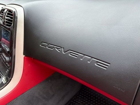 Used 2005 Chevrolet Corvette Coupe w/ Preferred Equipment Group RWD image 27