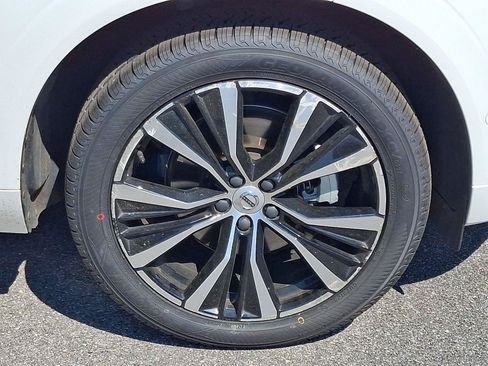 Certified 2023 Volvo XC60 B5 Plus w/ Climate Package AWD/4WD image 6