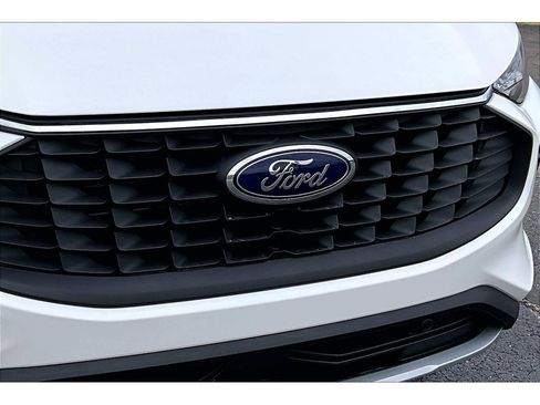 Used 2025 Ford Escape SE image 29