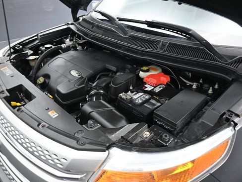 Used 2014 Ford Explorer XLT w/ Equipment Group 202A AWD/4WD image 53