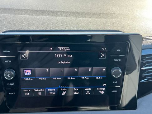 Used 2025 Volkswagen Jetta SE image 21