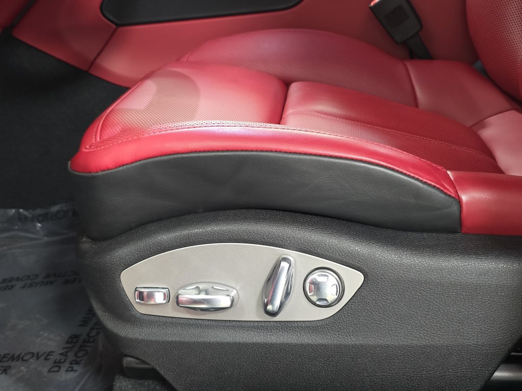 Certified 2026 Porsche Macan AWD/4WD image 23