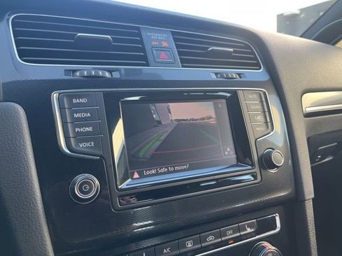 Used 2015 Volkswagen GTI SE image 21