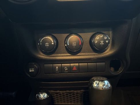 Used 2018 Jeep Wrangler Sport image 12