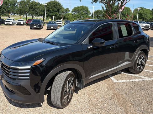 Used 2025 Nissan Kicks SV FWD image 7