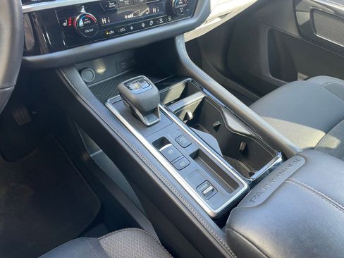 Used 2025 Nissan Pathfinder SV image 44