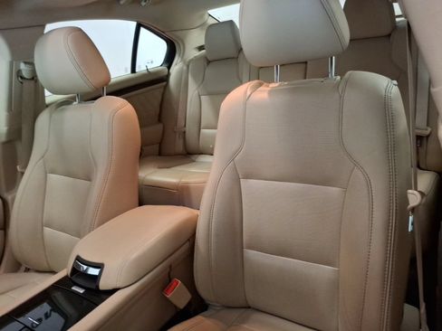 Used 2017 Ford Taurus Limited FWD image 18