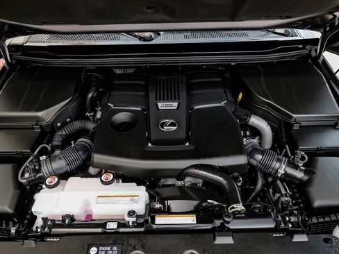 Used 2025 Lexus GX 550 w/ Accessory Package (Z1) image 3