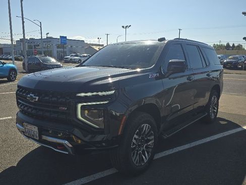 Used 2025 Chevrolet Tahoe Z71 w/ Sun And Tow Package AWD/4WD image 10