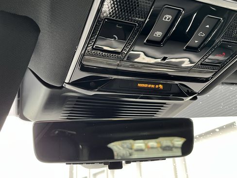 Used 2025 Land Rover Range Rover Long Wheelbase SE image 20