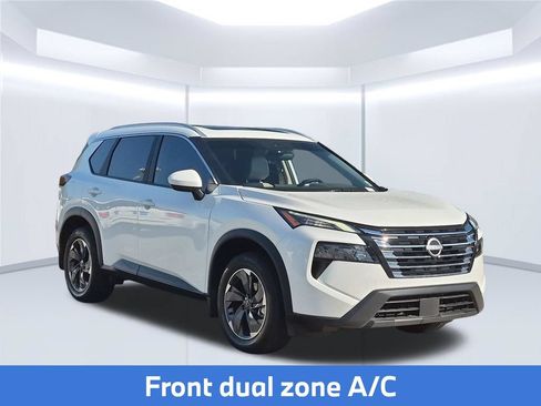 Used 2025 Nissan Rogue SV w/ SV Premium Package FWD image 10
