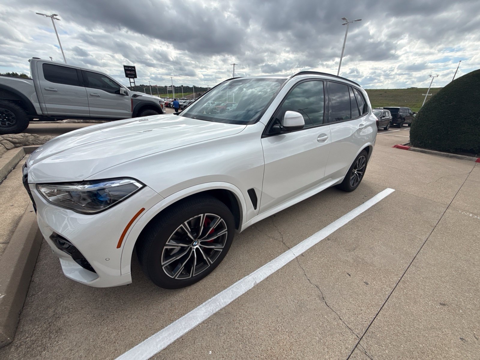 Used 2023 BMW X5 xDrive40i w/ Executive Package AWD/4WD image 3