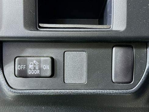 Used 2017 Toyota Tacoma SR5 w/ Tow Package image 16