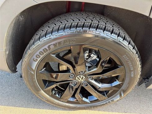 Used 2022 Volkswagen Taos SE image 18