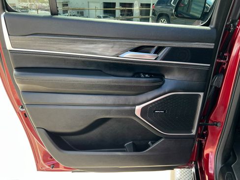 Used 2023 Jeep Wagoneer L Series II image 18