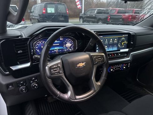 Used 2022 Chevrolet Silverado 1500 LT image 12