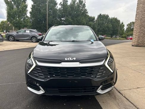 Used 2025 Kia Sportage LX FWD image 2
