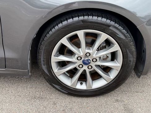 Certified 2017 Ford Fusion SE w/ Fusion SE Technology Package FWD image 18