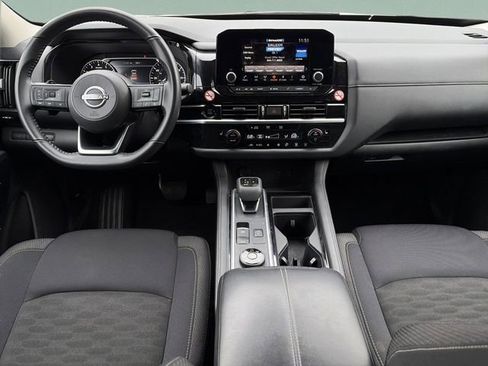 Used 2025 Nissan Pathfinder SV image 9