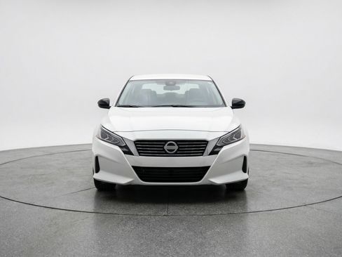 Used 2025 Nissan Altima 2.5 SV image 2