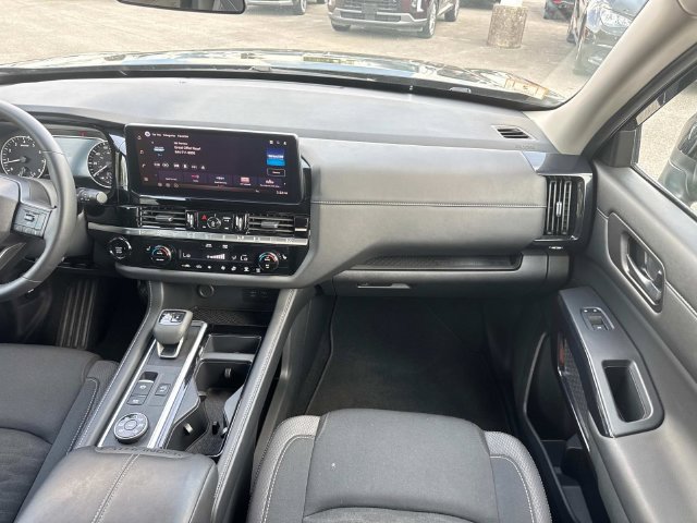 Used 2026 Nissan Pathfinder SV AWD/4WD image 17