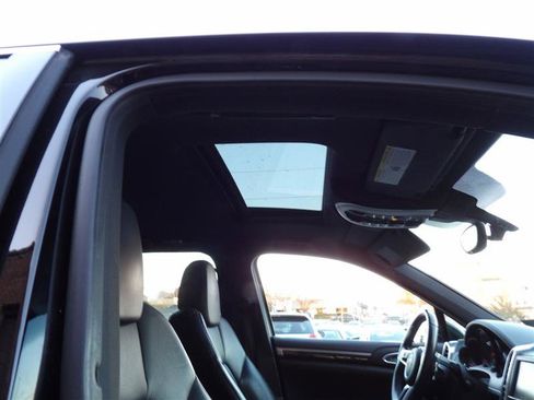 Used 2016 Porsche Cayenne image 13