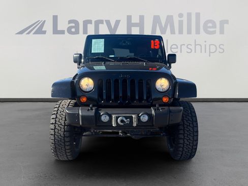 Used 2013 Jeep Wrangler Unlimited Rubicon w/ Dual Top Group AWD/4WD image 8