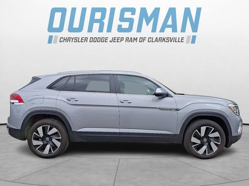 Used 2025 Volkswagen Atlas Cross Sport SE FWD image 7