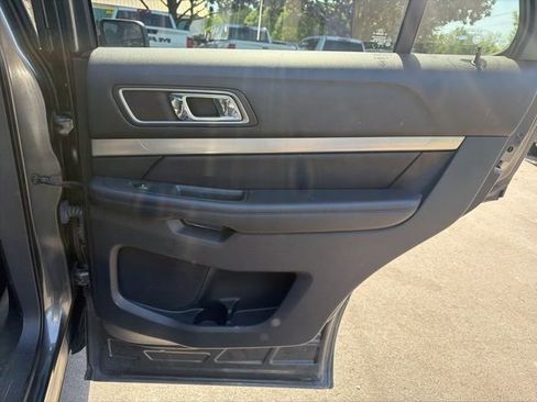 Used 2018 Ford Explorer XLT AWD/4WD image 9