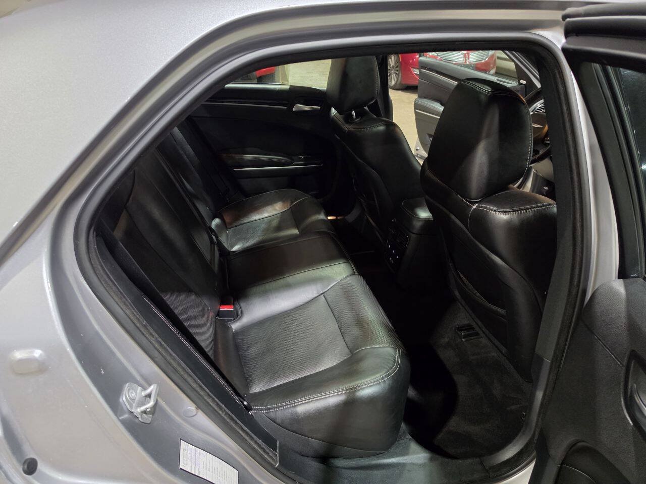 Used 2018 Chrysler 300 S w/ Safetytec Plus Group RWD image 32