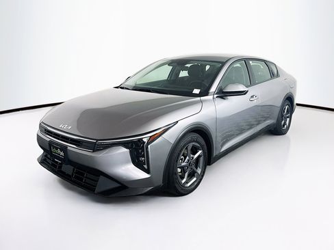 Used 2025 Kia K4 LXS image 3
